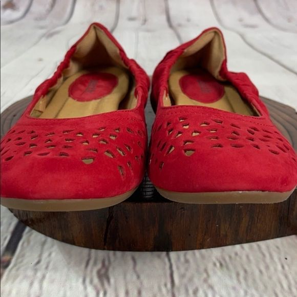 New EARTH Breeze Red Suede Comfort Ballet Flats Size 8 NIB - Picture 3 of 8
